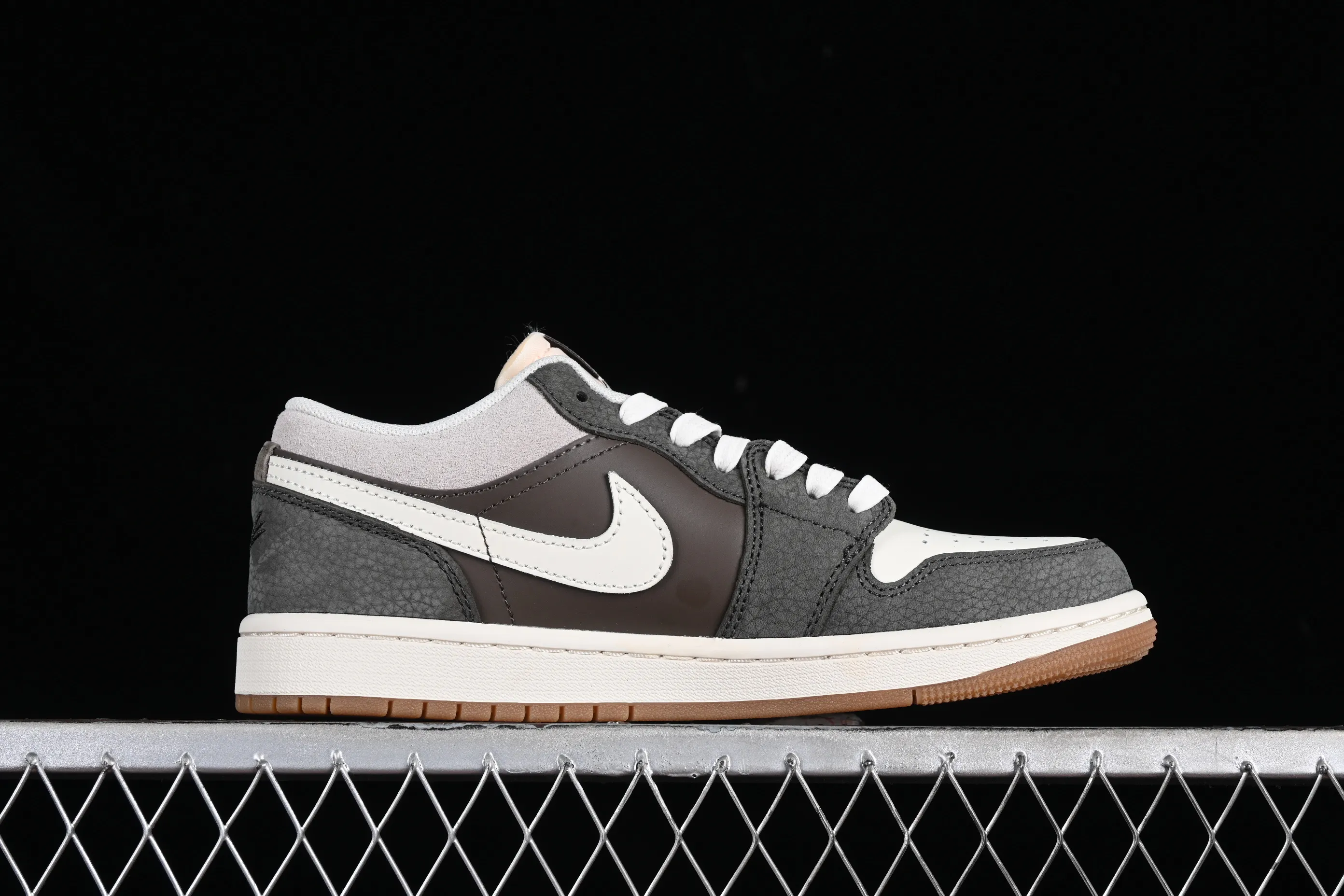 All categories Air Jordan Jordan series basketball shoes Air Jordan 1 Low G version pure original Air Jordan 1 Low "Snkrs Day" AJ1 Joe 1 Magpie gray toe low-top cultural casual sneakers FD0399-004